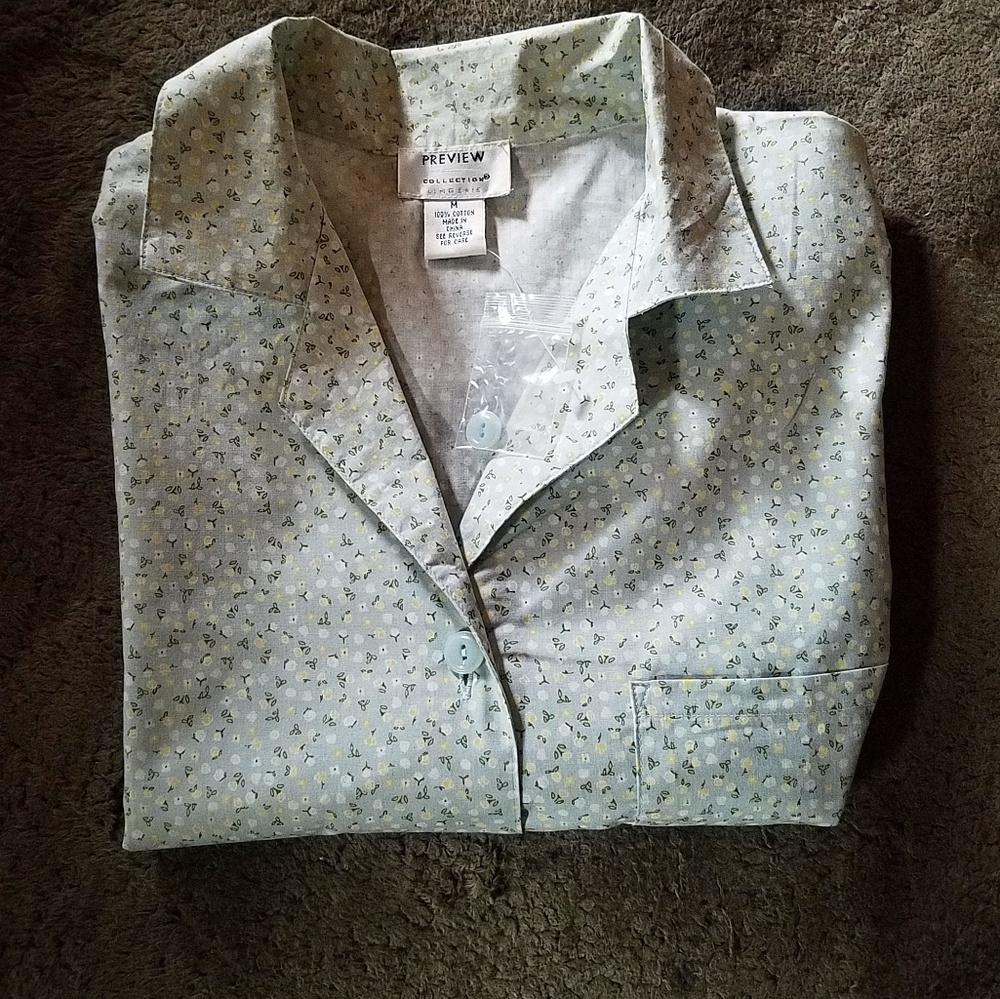 CUTE Blouse. NWT